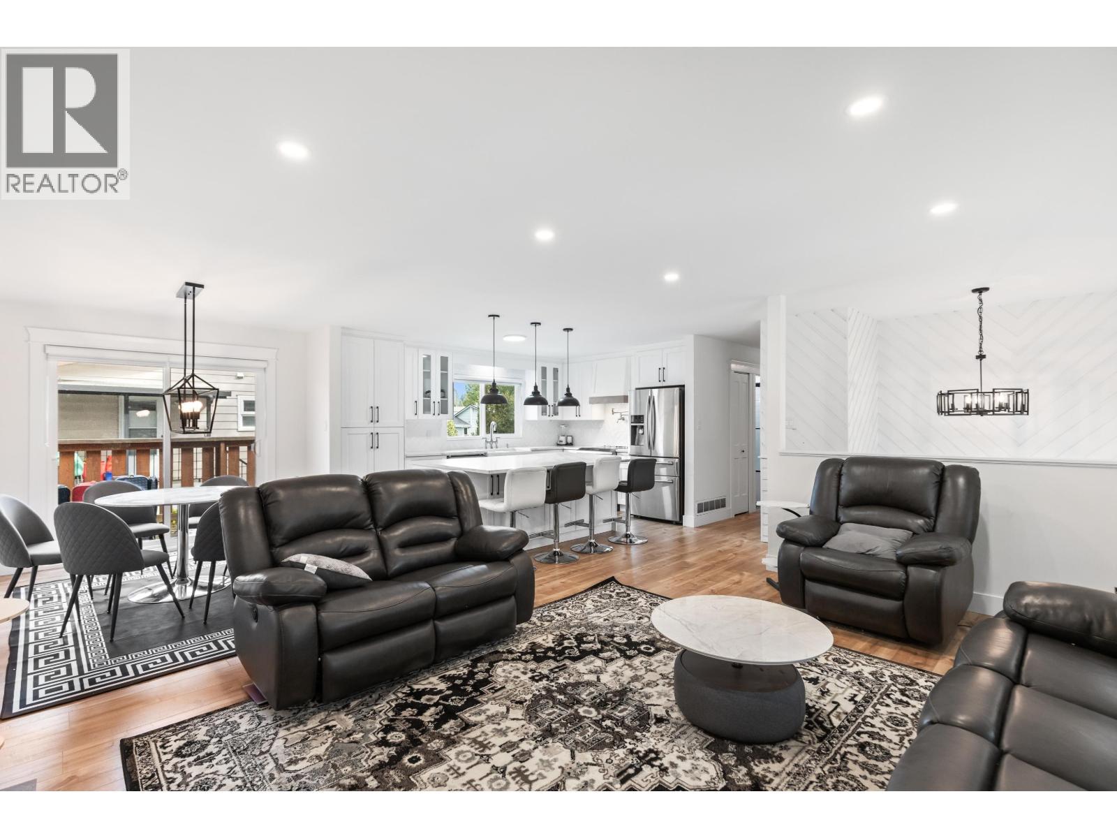 21099 Berry Avenue, Maple Ridge, BC - Indoor Photo Showing Living Room