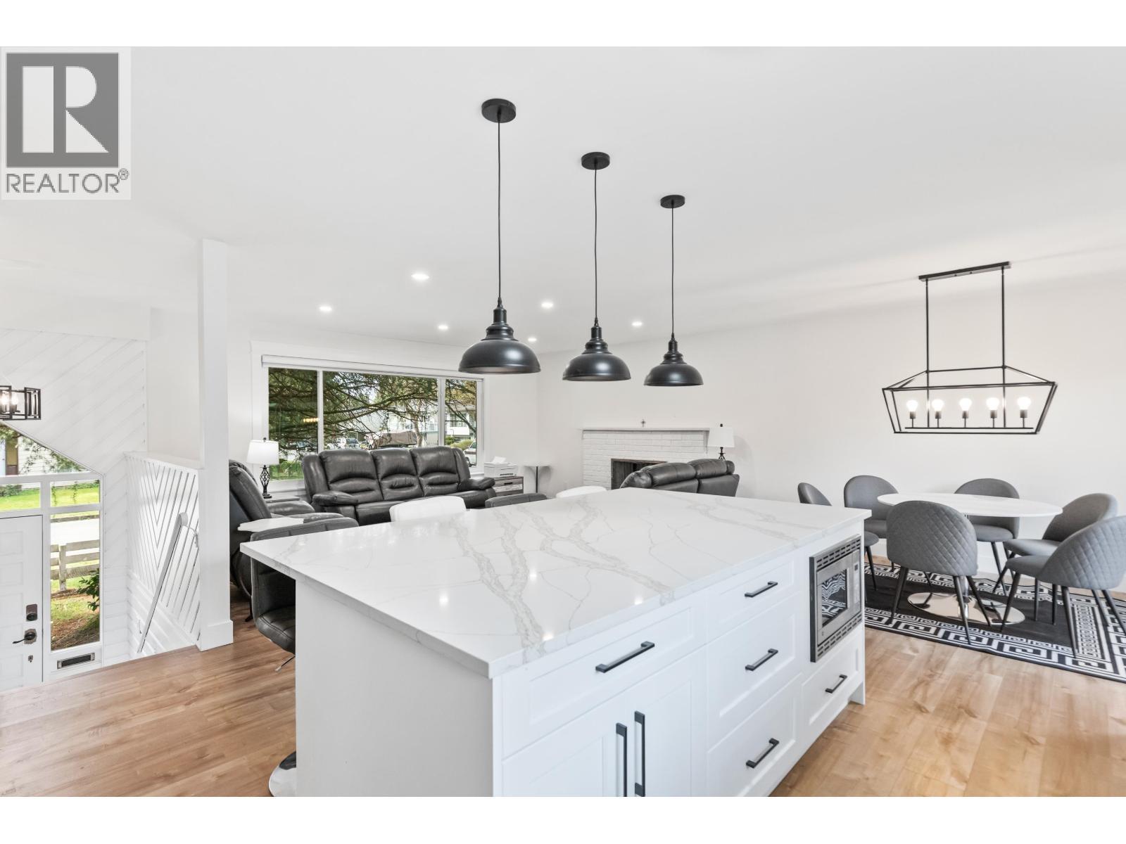 21099 Berry Avenue, Maple Ridge, BC - Indoor Photo Showing Kitchen