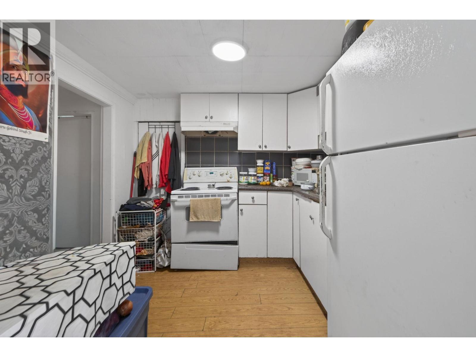 803 Ewen Avenue, New Westminster, BC - Indoor Photo Showing Kitchen