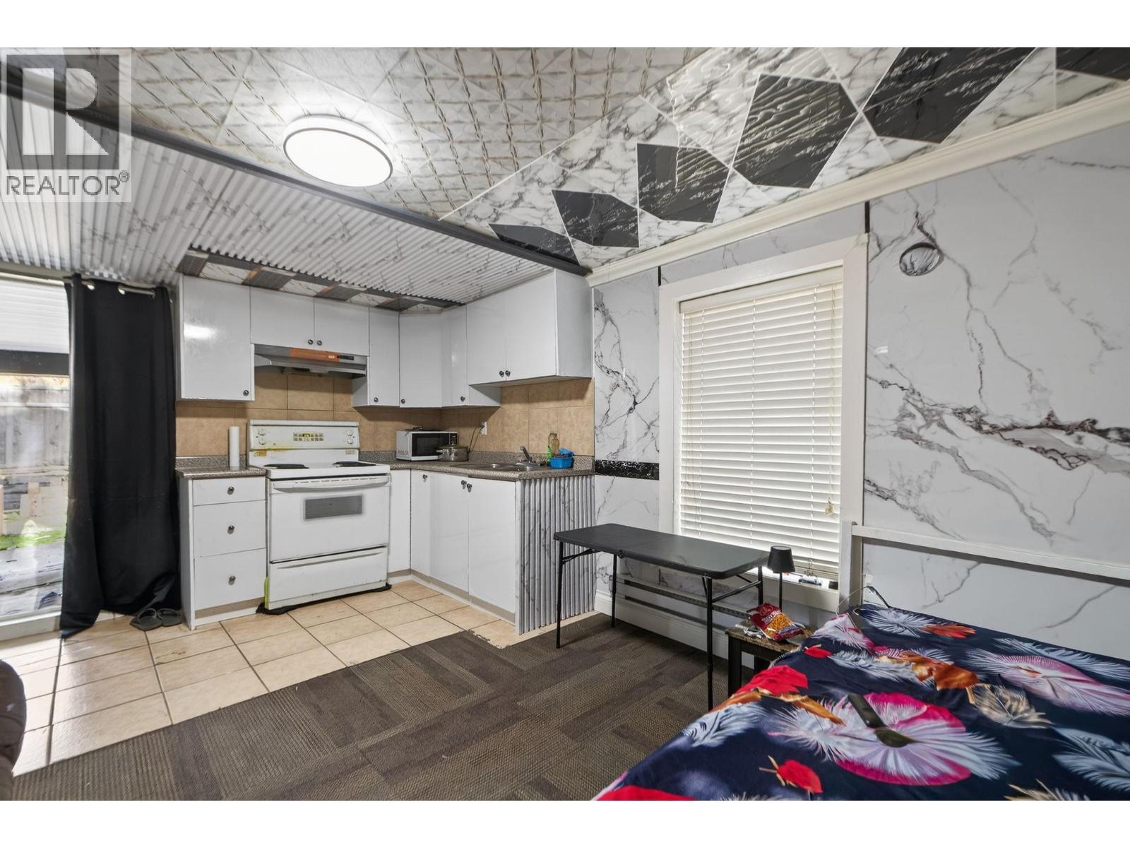 803 Ewen Avenue, New Westminster, BC - Indoor Photo Showing Kitchen