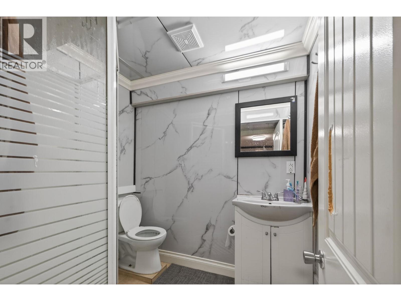 803 Ewen Avenue, New Westminster, BC - Indoor Photo Showing Bathroom