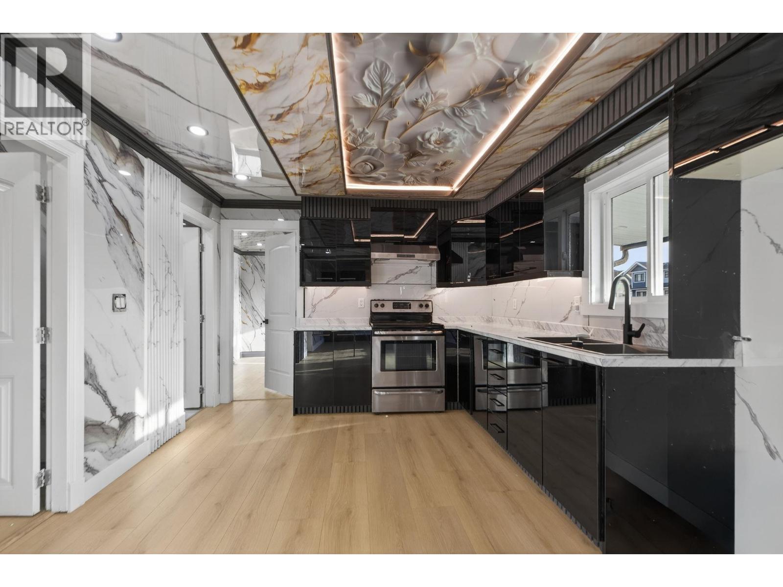 803 Ewen Avenue, New Westminster, BC - Indoor Photo Showing Kitchen With Upgraded Kitchen