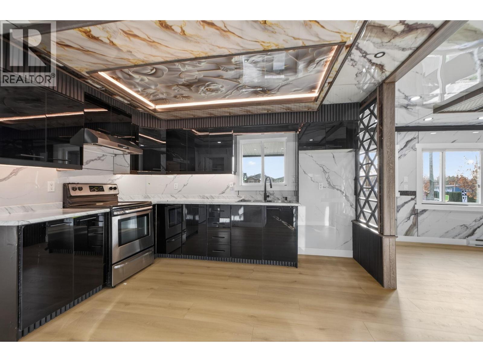 803 Ewen Avenue, New Westminster, BC - Indoor Photo Showing Kitchen With Upgraded Kitchen