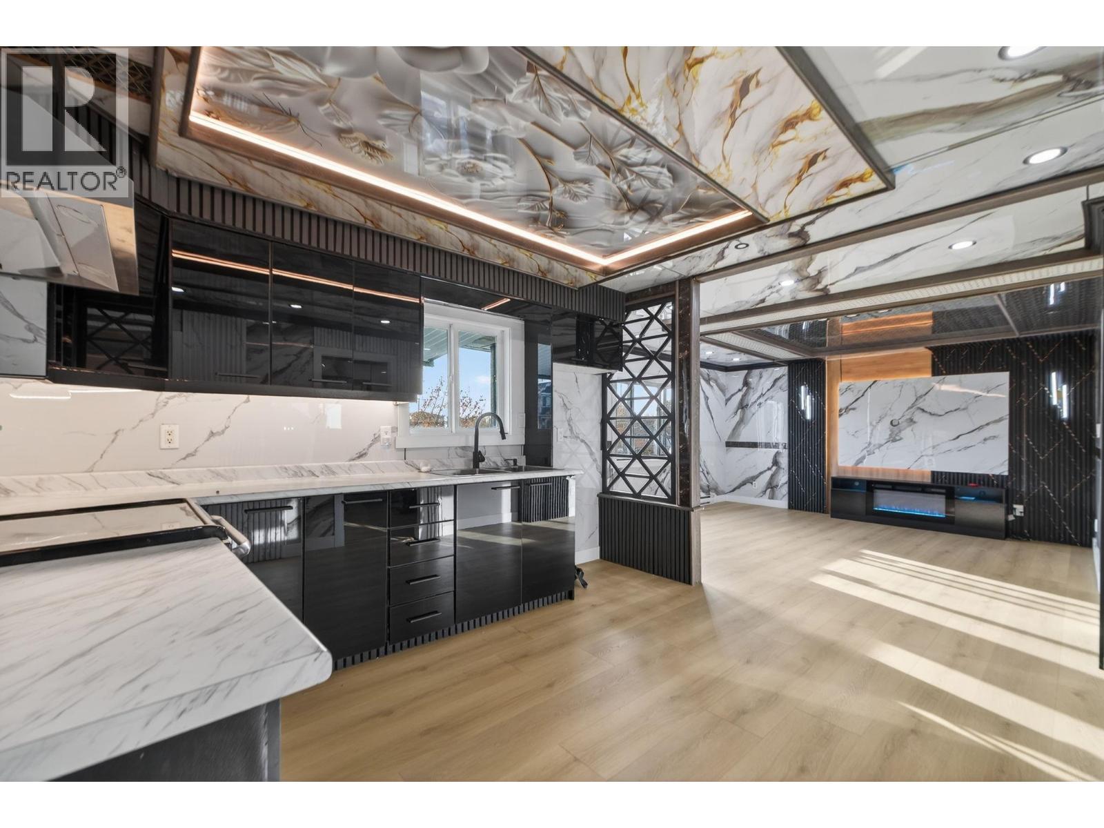 803 Ewen Avenue, New Westminster, BC - Indoor Photo Showing Kitchen