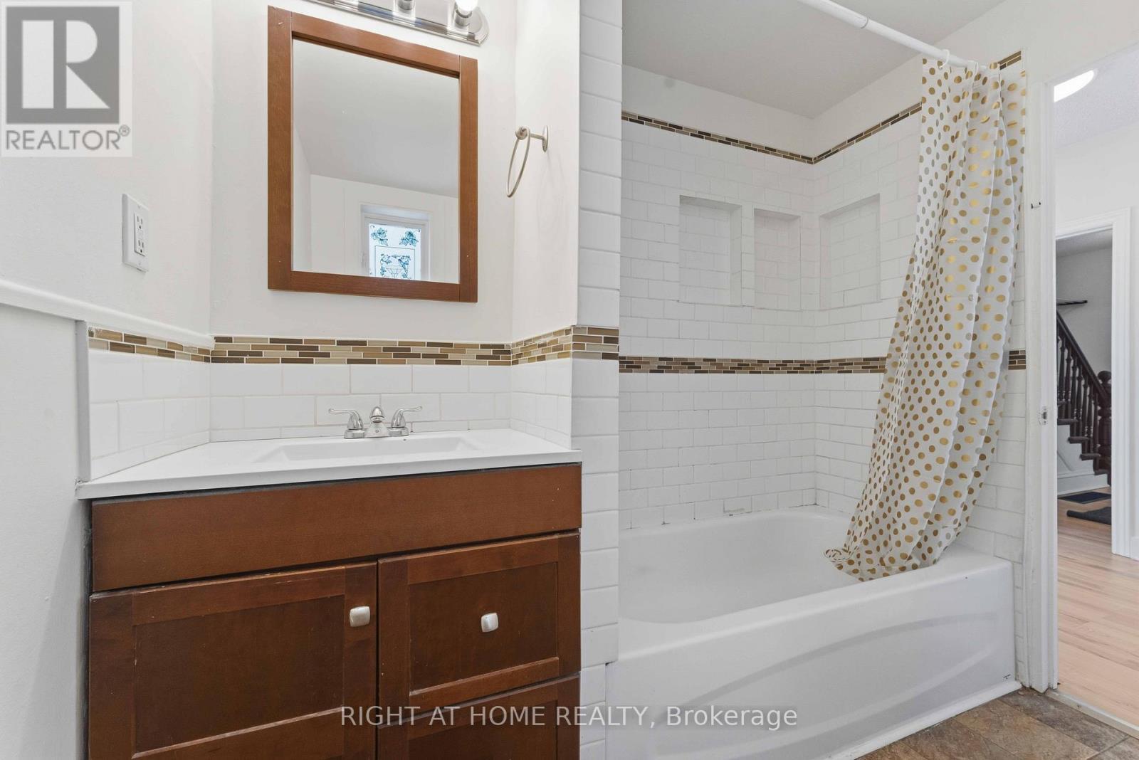 71 Carruthers Avenue, Ottawa, ON - Indoor Photo Showing Bathroom