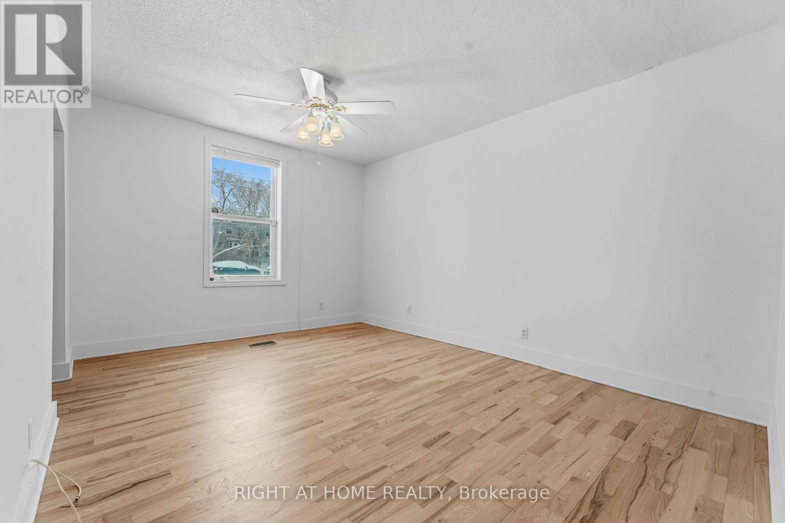 71 Carruthers Avenue, Ottawa, ON - Indoor Photo Showing Other Room