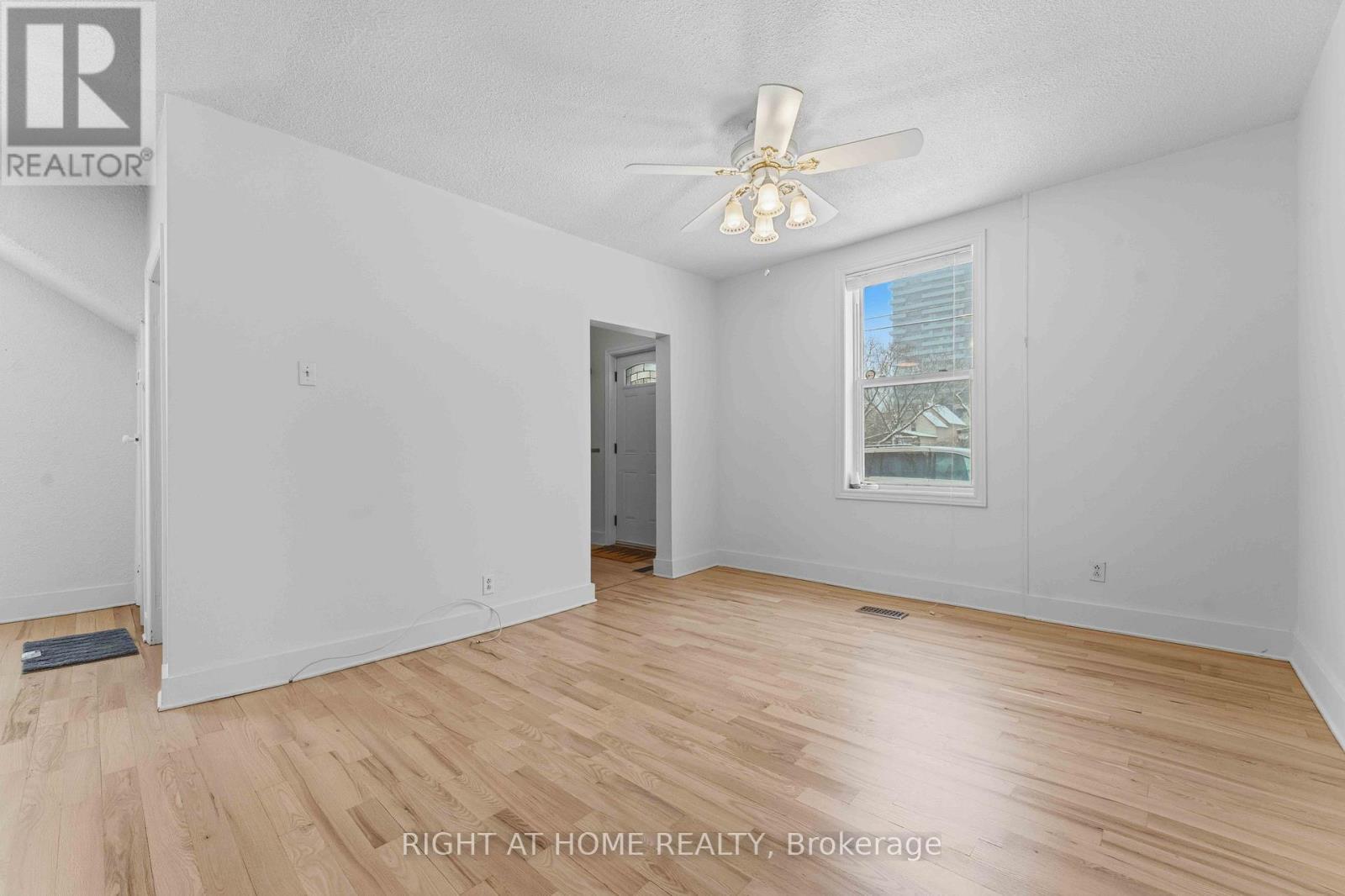 71 Carruthers Avenue, Ottawa, ON - Indoor Photo Showing Other Room
