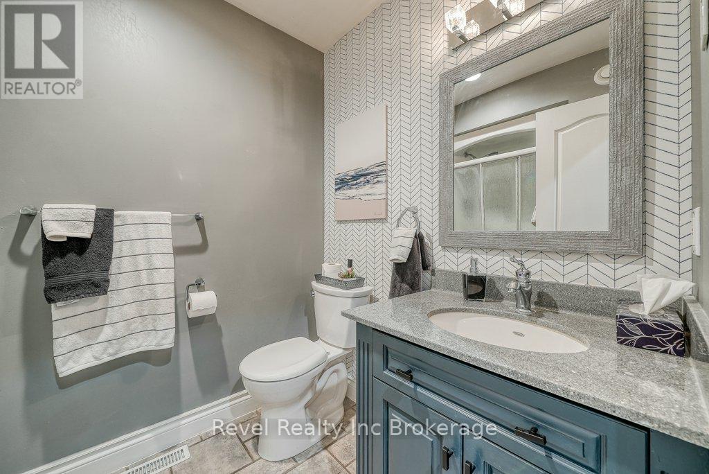 715 Springbank Avenue N, Woodstock (Woodstock - North), ON - Indoor Photo Showing Bathroom