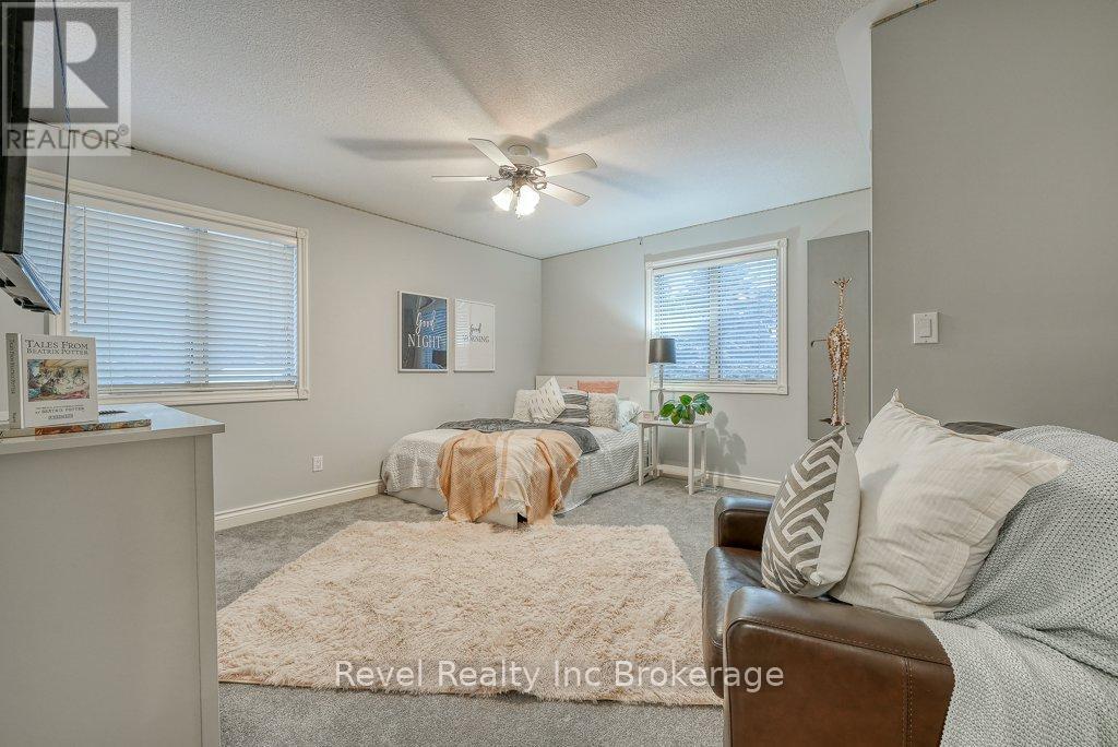715 Springbank Avenue N, Woodstock (Woodstock - North), ON - Indoor Photo Showing Bedroom