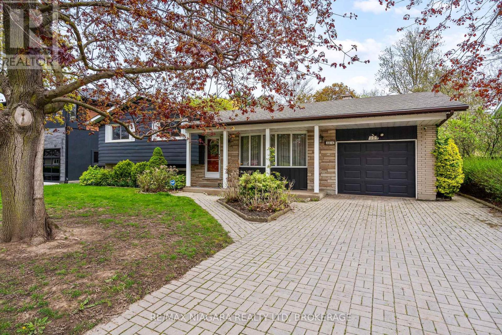 305 Centre Street, Niagara-On-The-Lake (Town), ON - Outdoor With Facade