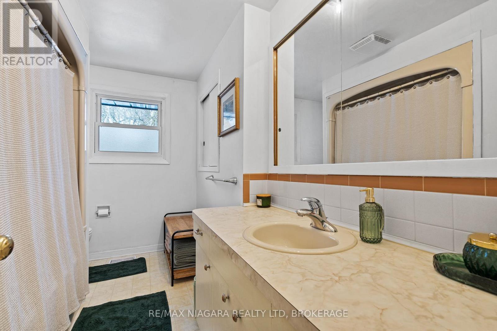 305 Centre Street, Niagara-On-The-Lake (Town), ON - Indoor Photo Showing Bathroom