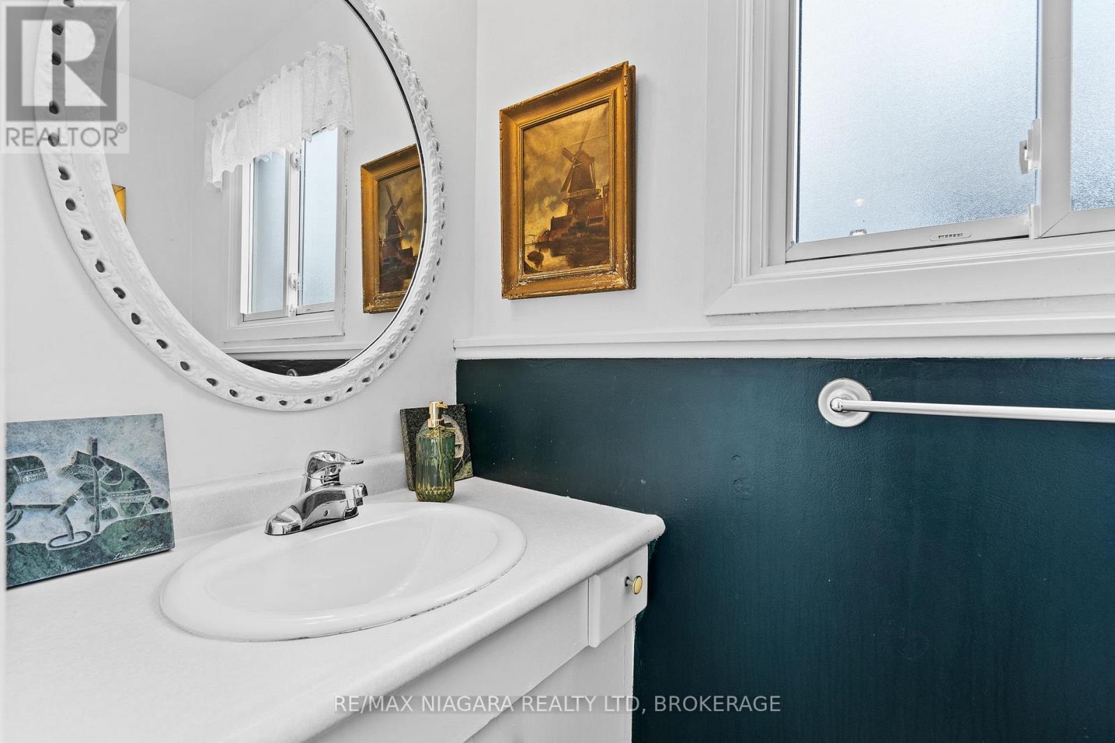 305 Centre Street, Niagara-On-The-Lake (Town), ON - Indoor Photo Showing Bathroom