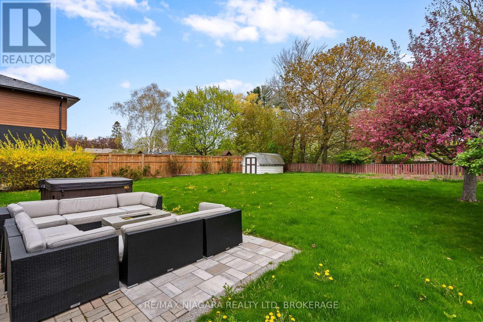 305 Centre Street, Niagara-On-The-Lake (Town), ON - Outdoor With Backyard