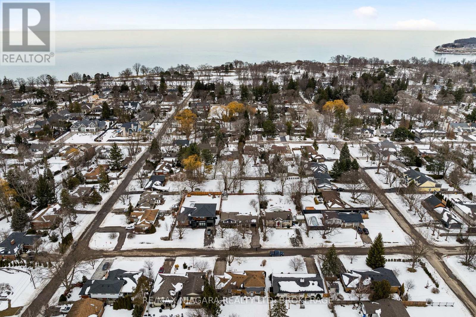 305 Centre Street, Niagara-On-The-Lake (Town), ON - Outdoor With Body Of Water With View