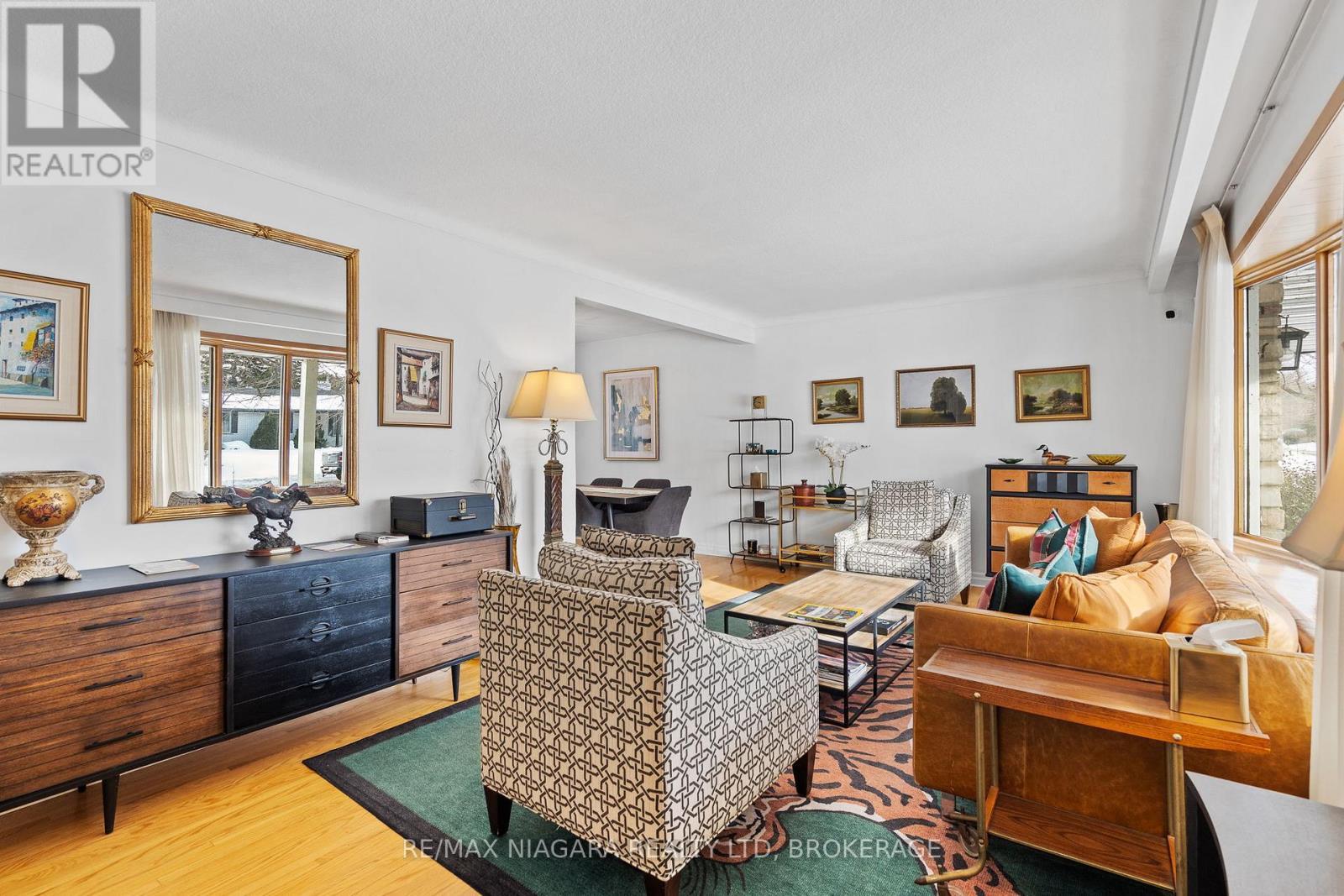 305 Centre Street, Niagara-On-The-Lake (Town), ON - Indoor Photo Showing Living Room