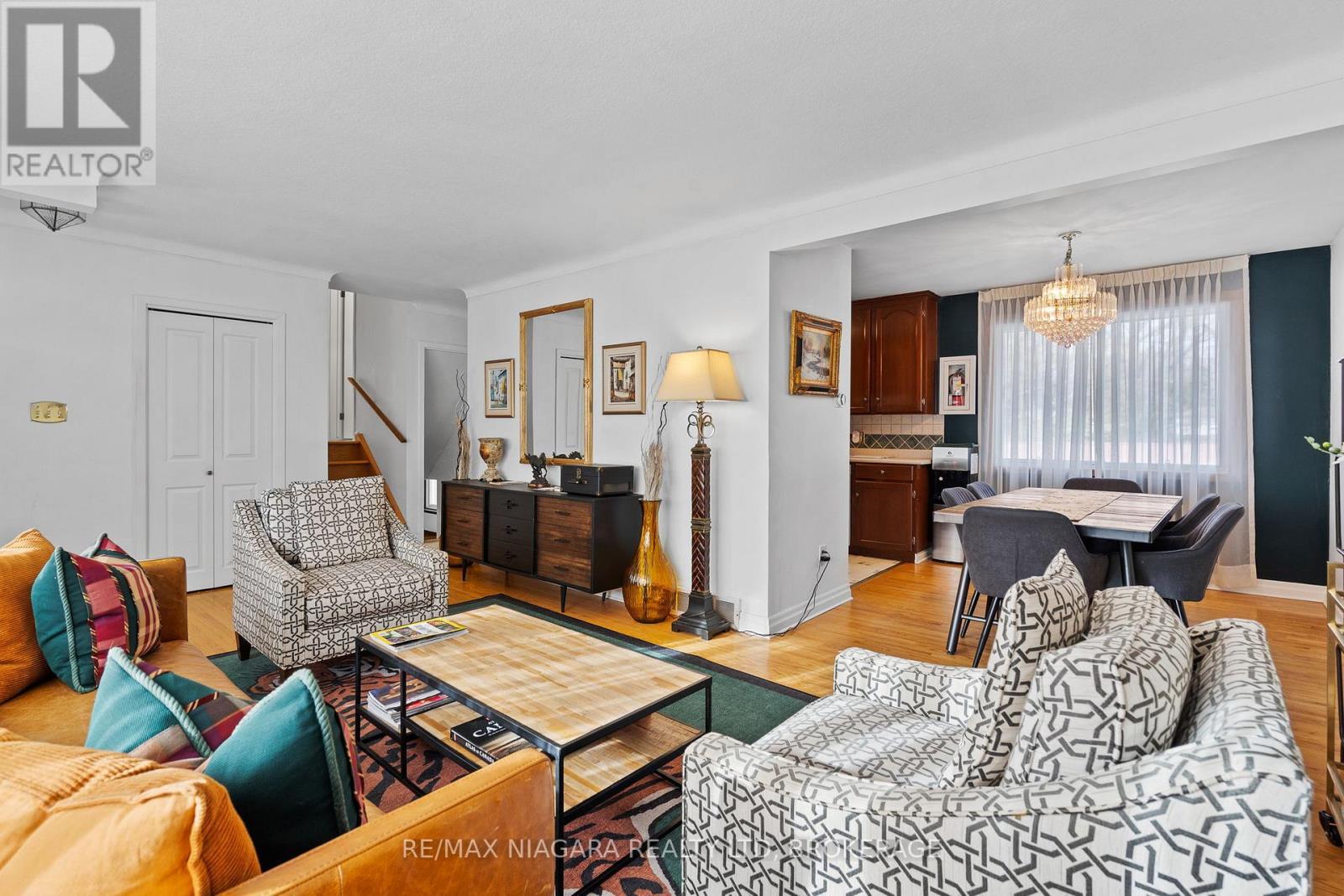 305 Centre Street, Niagara-On-The-Lake (Town), ON - Indoor Photo Showing Living Room