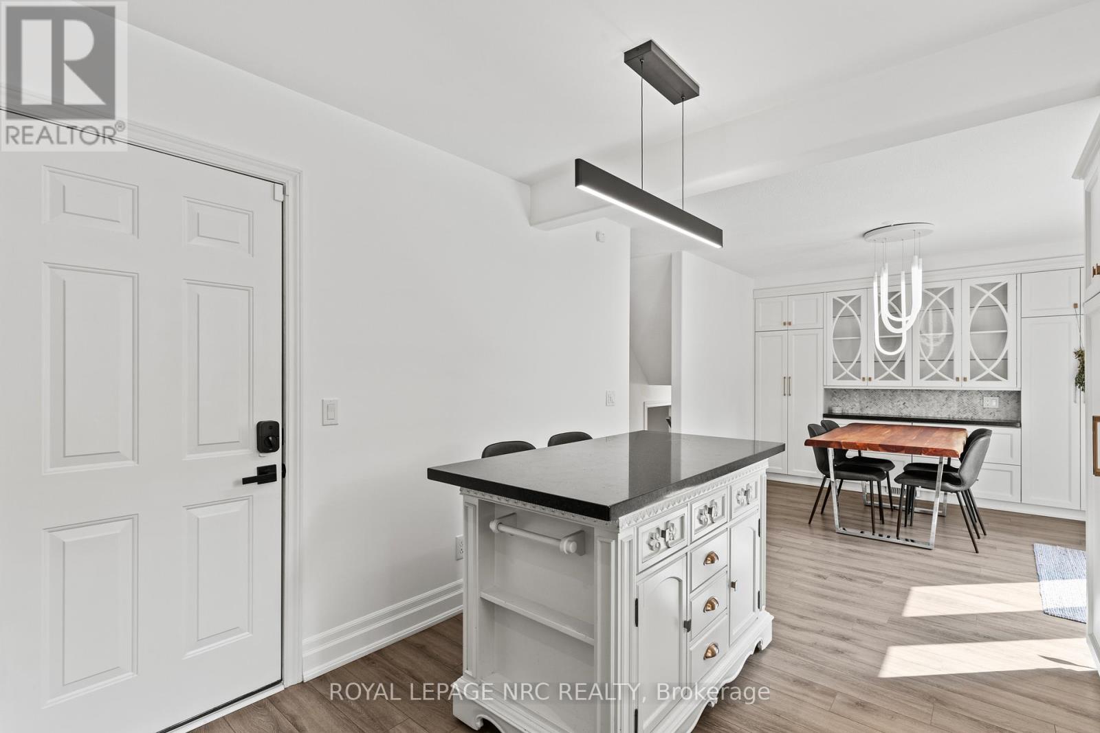 33 Broadway Avenue, St. Catharines (Port Weller), ON - Indoor Photo Showing Other Room