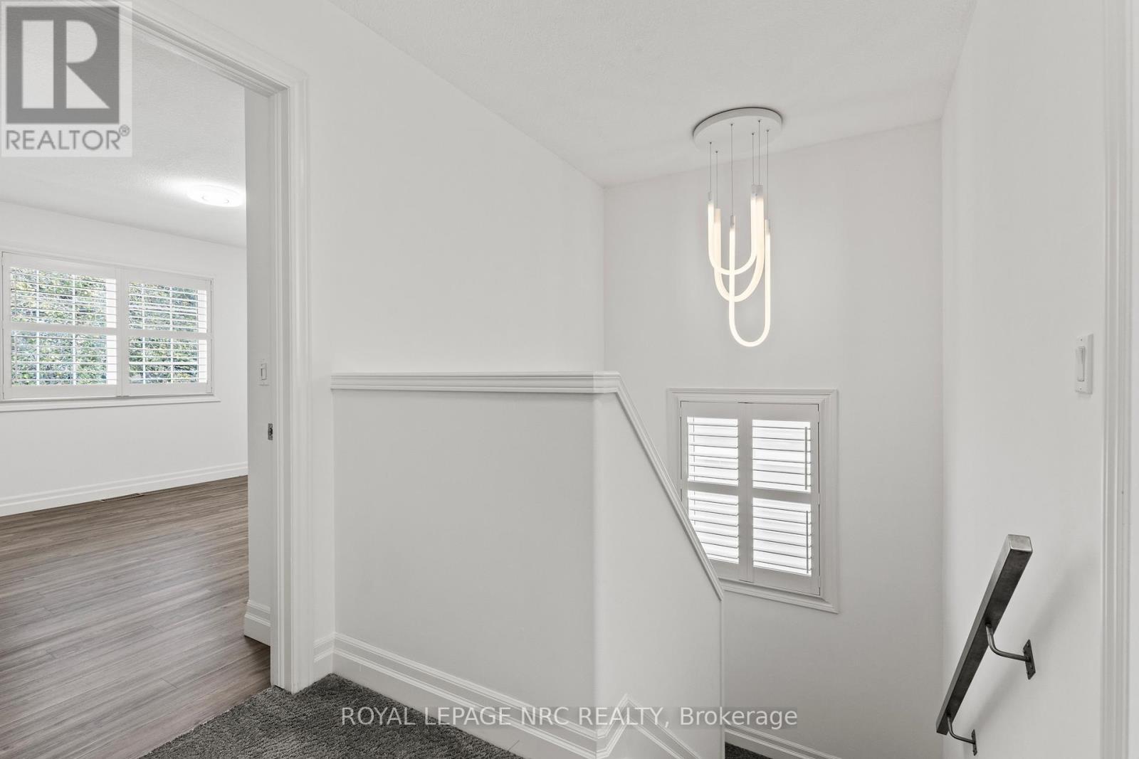 33 Broadway Avenue, St. Catharines (Port Weller), ON - Indoor Photo Showing Other Room