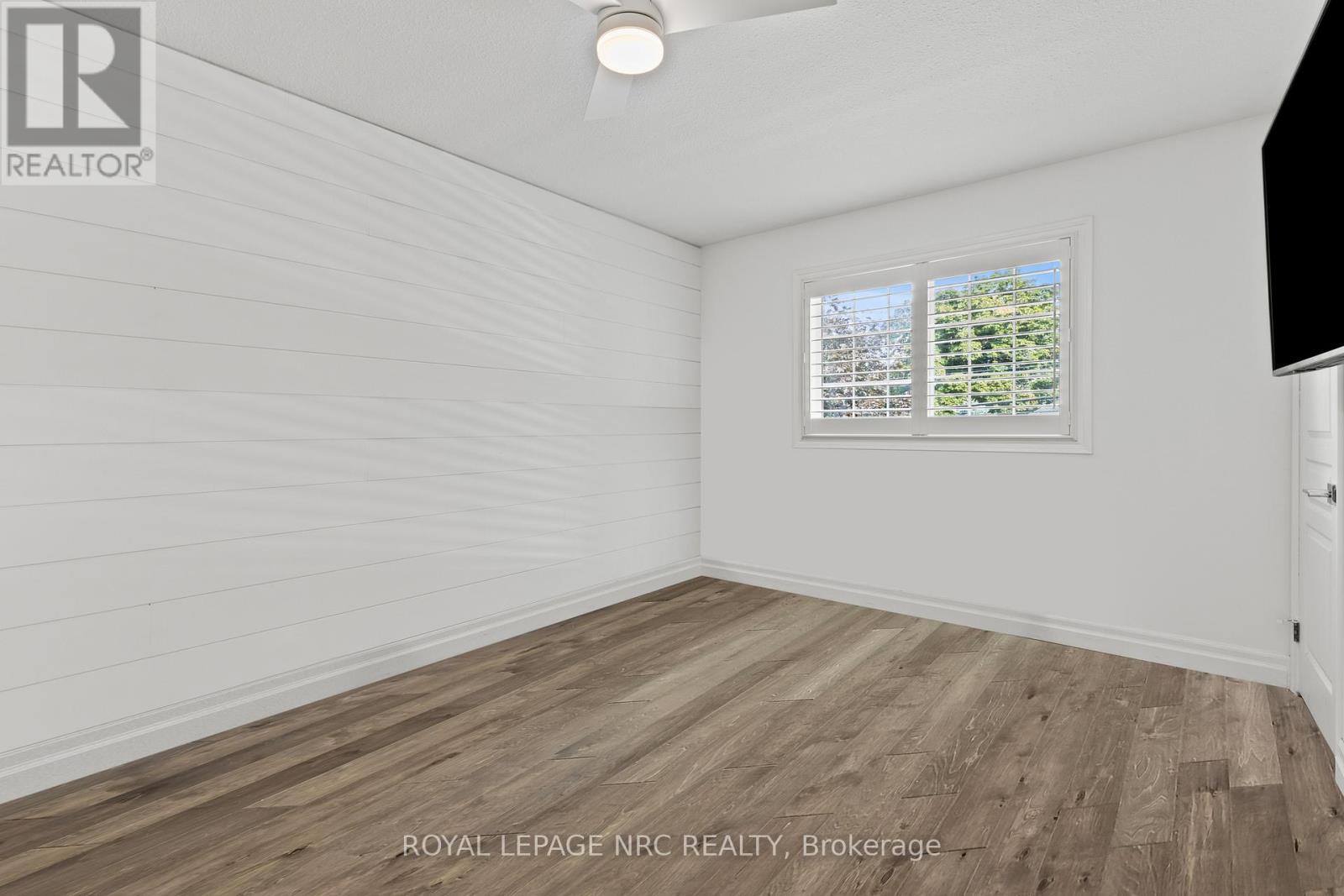 33 Broadway Avenue, St. Catharines (Port Weller), ON - Indoor Photo Showing Other Room