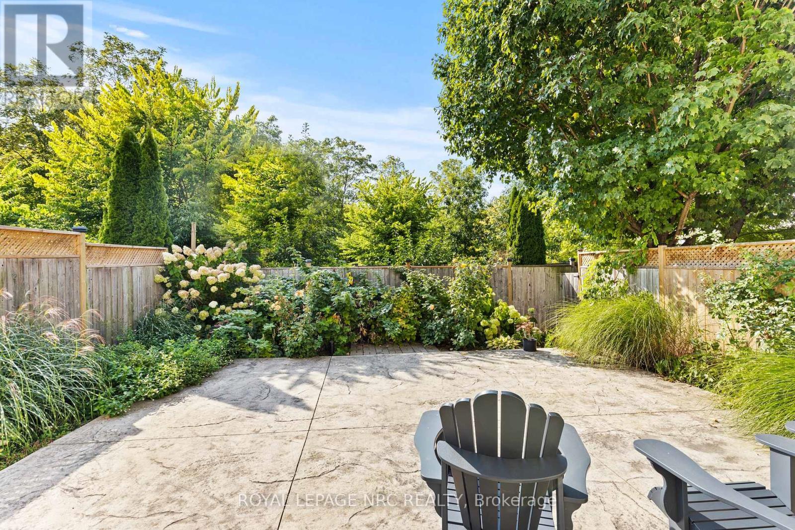 33 Broadway Avenue, St. Catharines (Port Weller), ON - Outdoor