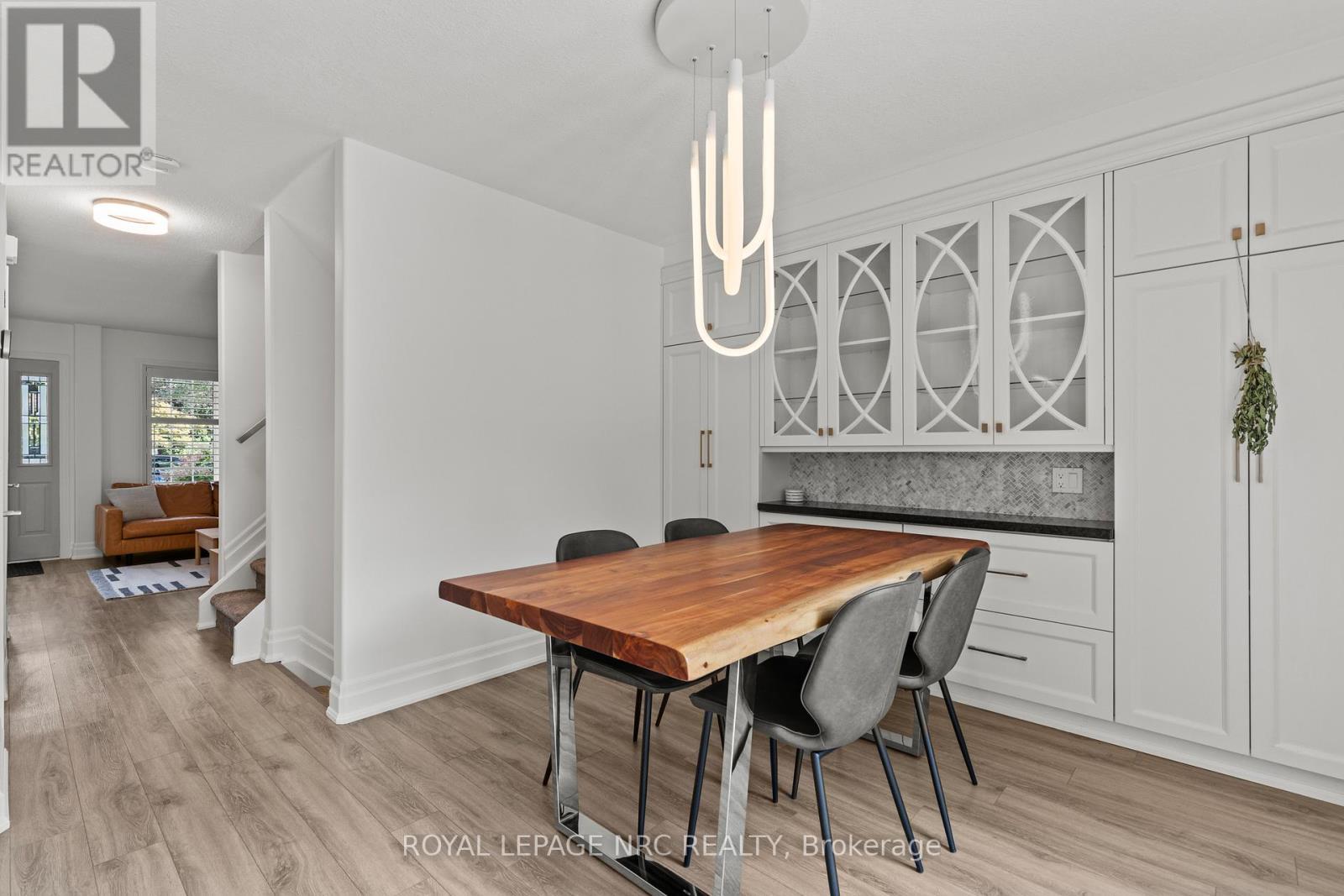 33 Broadway Avenue, St. Catharines (Port Weller), ON - Indoor Photo Showing Dining Room