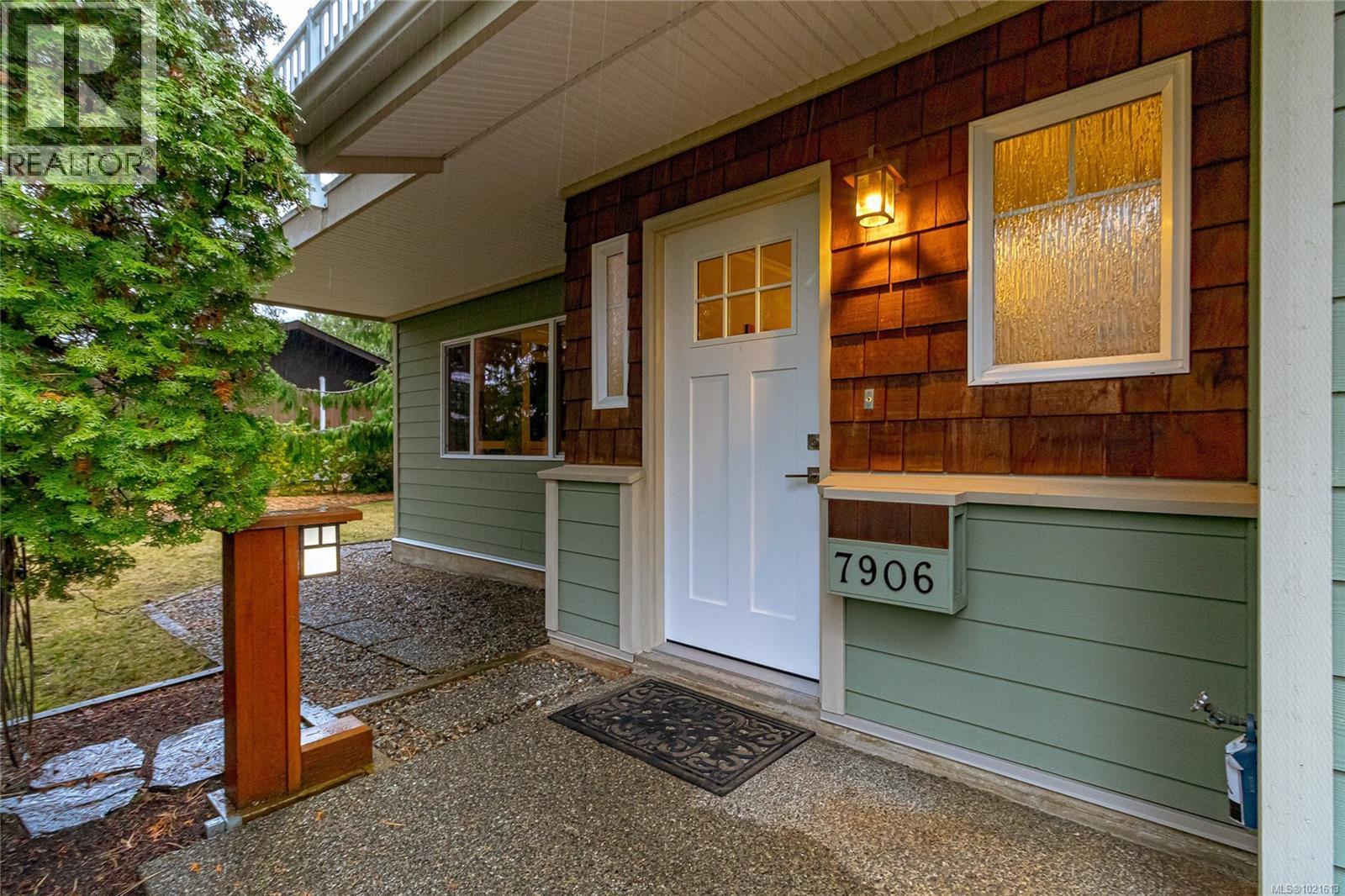 7906 Patterson Rd, Central Saanich, BC - Outdoor With Exterior