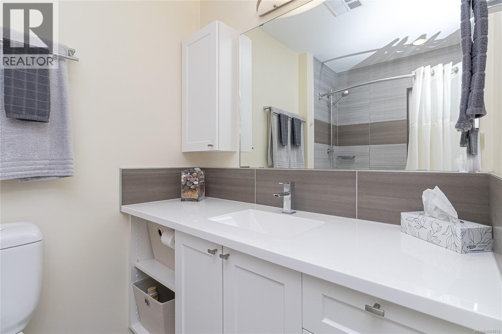 7906 Patterson Rd, Central Saanich, BC - Indoor Photo Showing Bathroom
