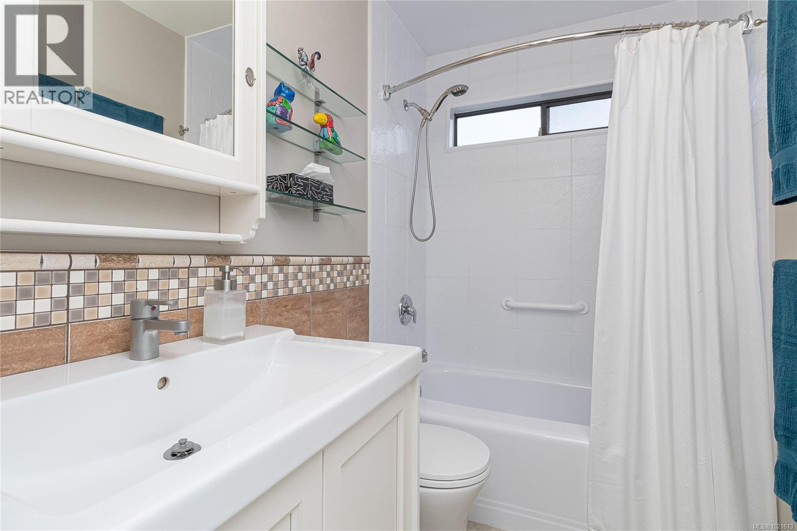 7906 Patterson Rd, Central Saanich, BC - Indoor Photo Showing Bathroom
