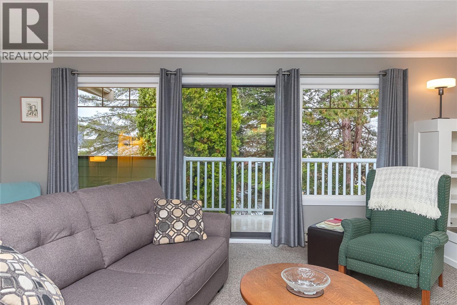 7906 Patterson Rd, Central Saanich, BC - Indoor Photo Showing Living Room