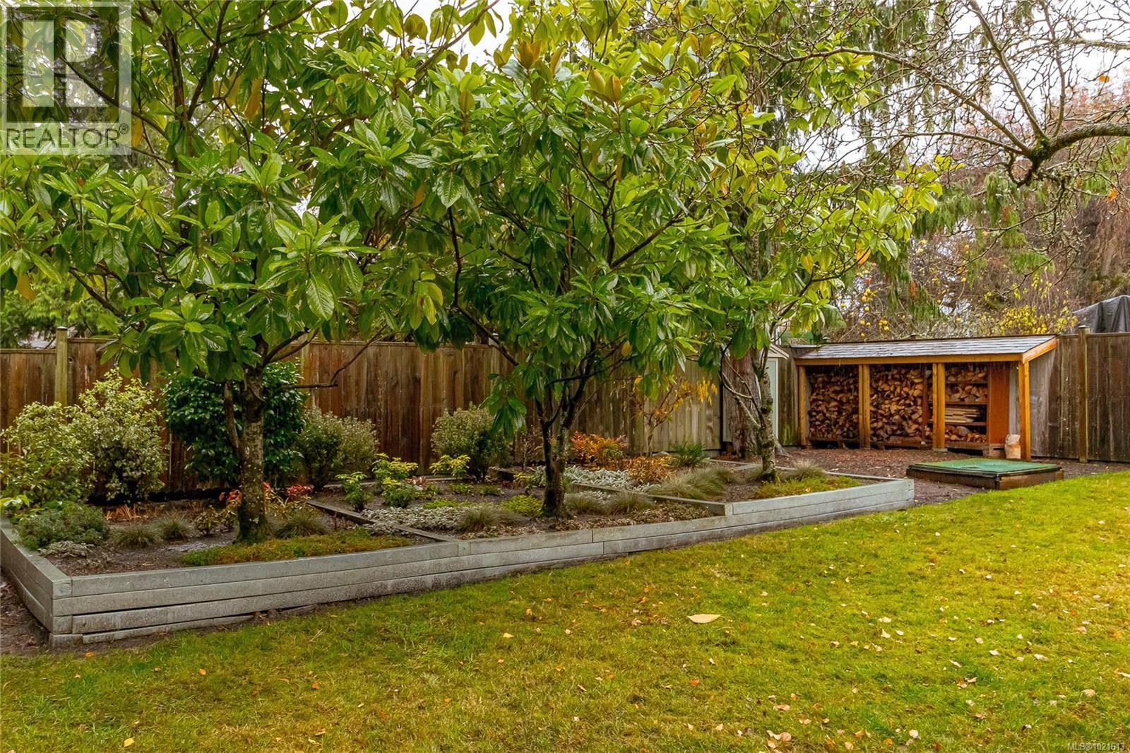 7906 Patterson Rd, Central Saanich, BC - Outdoor
