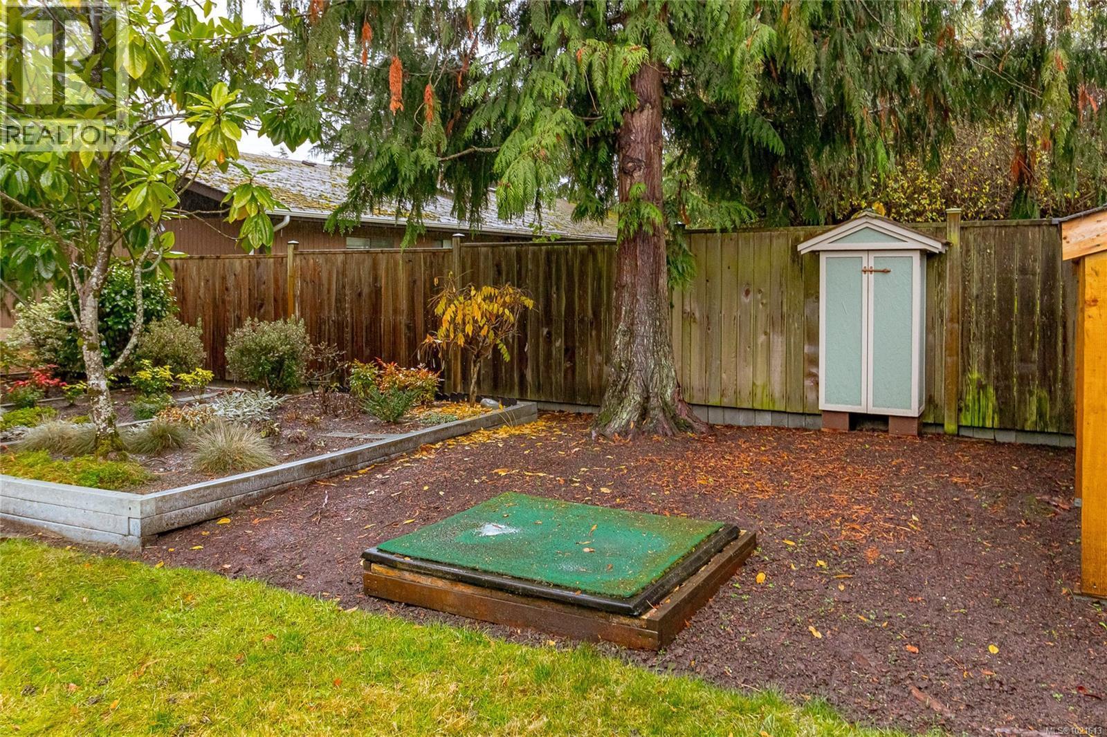 7906 Patterson Rd, Central Saanich, BC - Outdoor