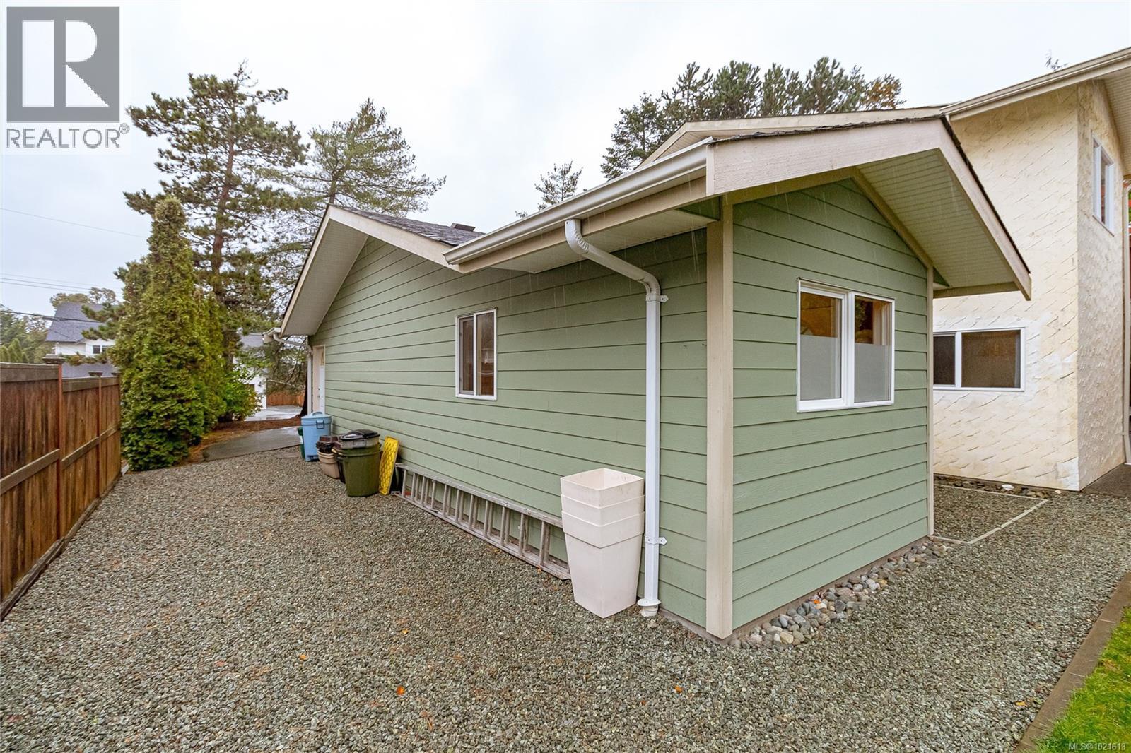 7906 Patterson Rd, Central Saanich, BC - Outdoor With Exterior