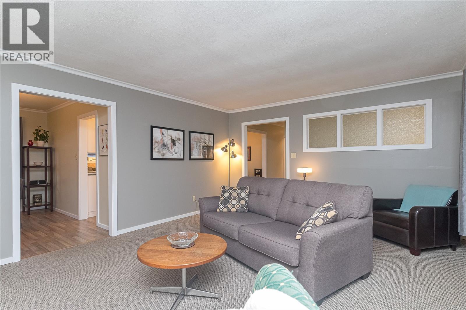 7906 Patterson Rd, Central Saanich, BC - Indoor Photo Showing Living Room