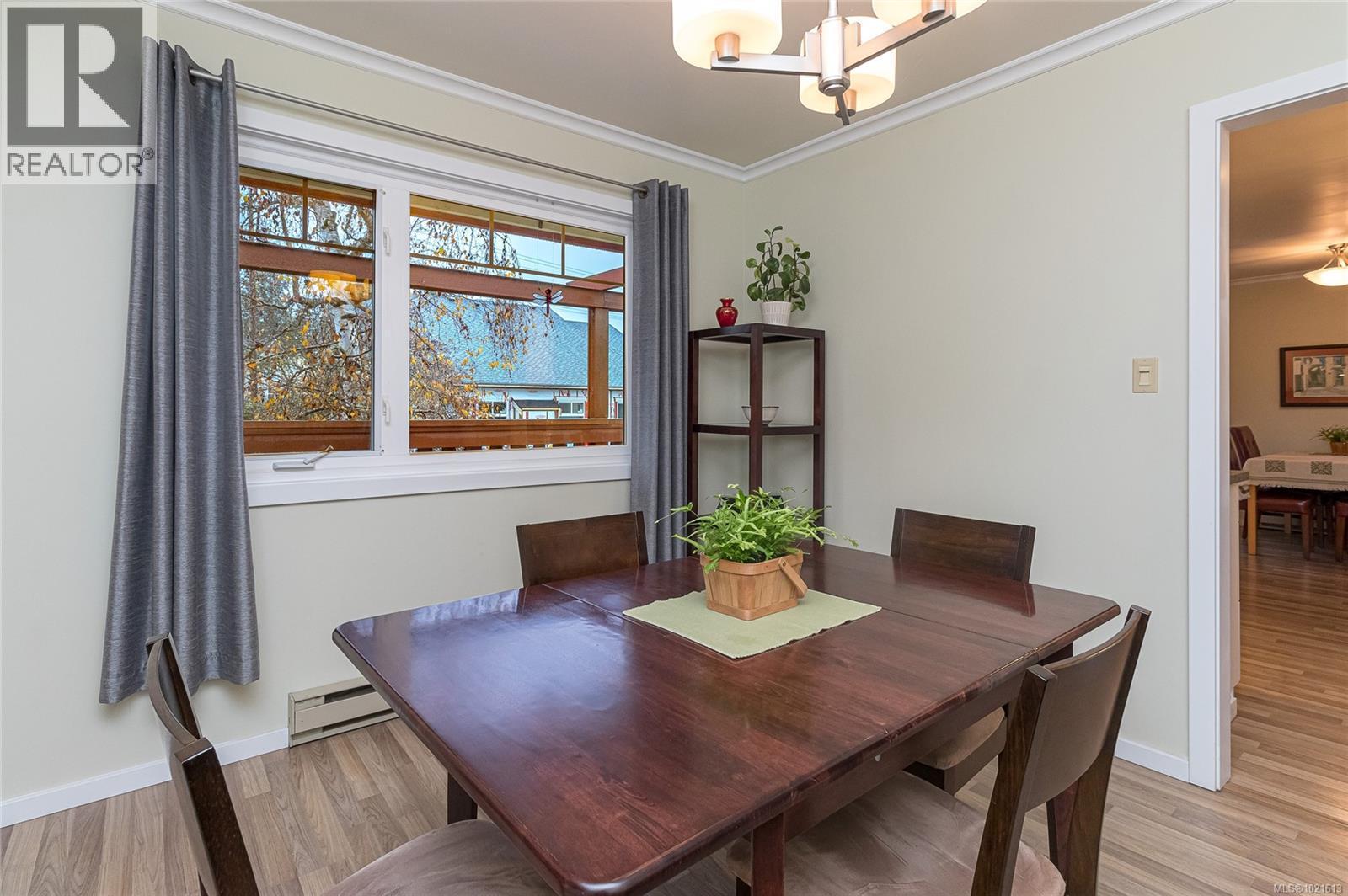 7906 Patterson Rd, Central Saanich, BC - Indoor Photo Showing Dining Room
