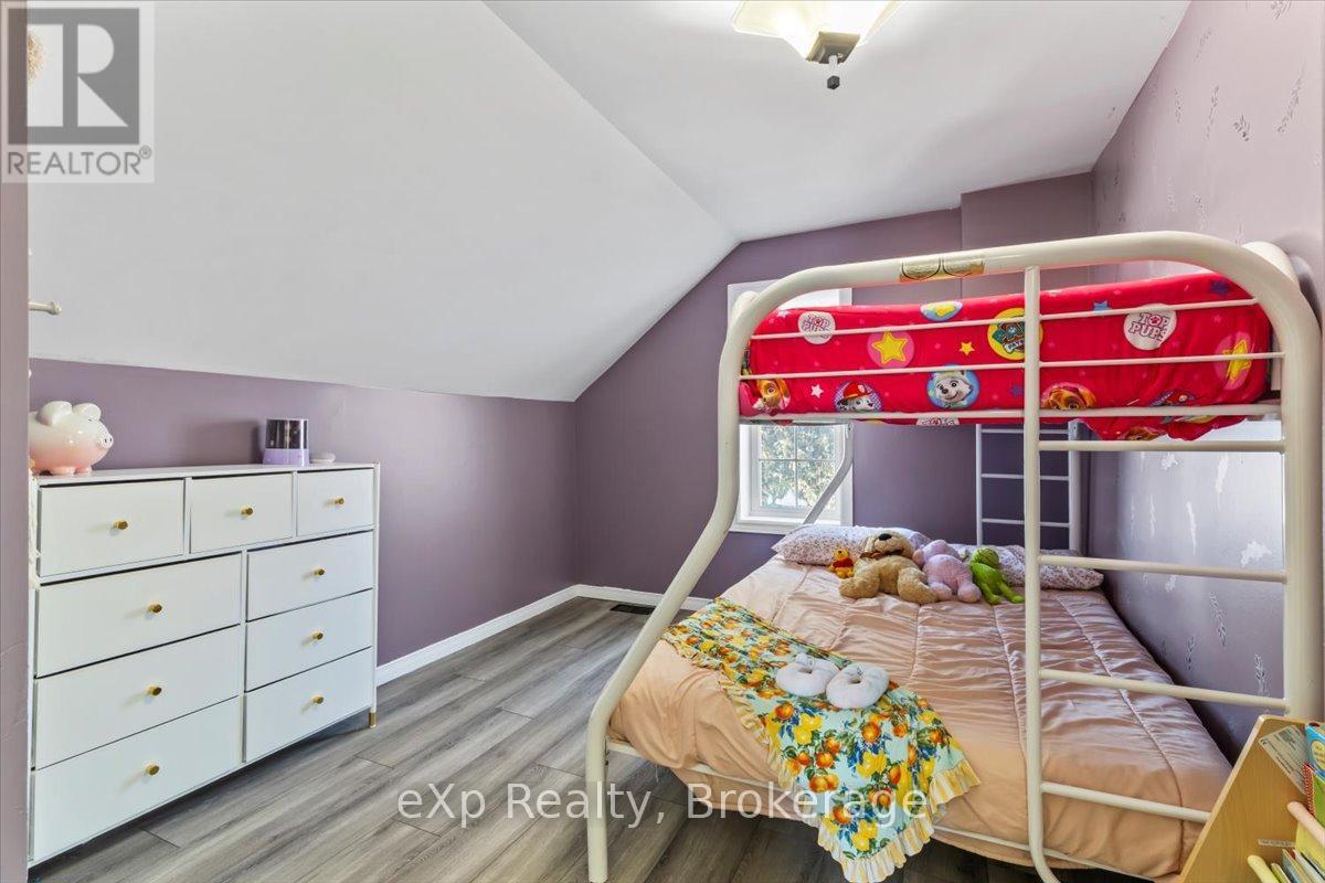 209 Garafraxa Street S, West Grey, ON - Indoor Photo Showing Bedroom