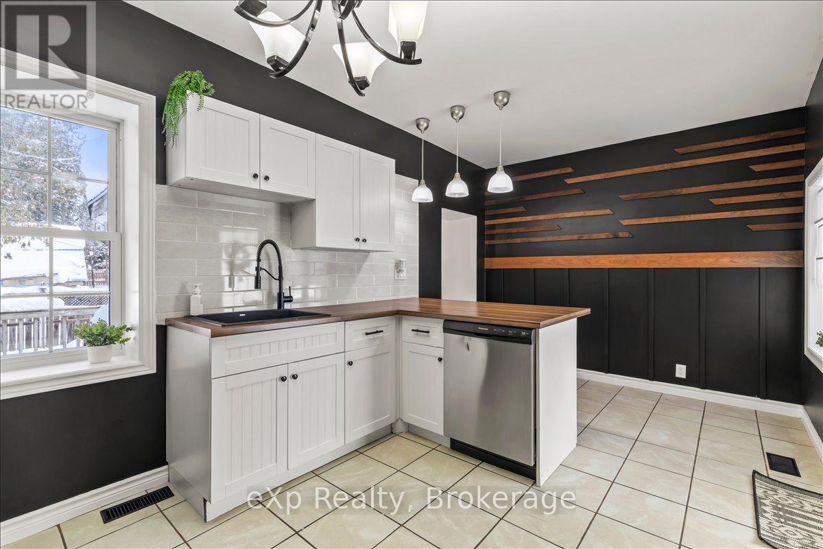 209 Garafraxa Street S, West Grey, ON - Indoor Photo Showing Kitchen