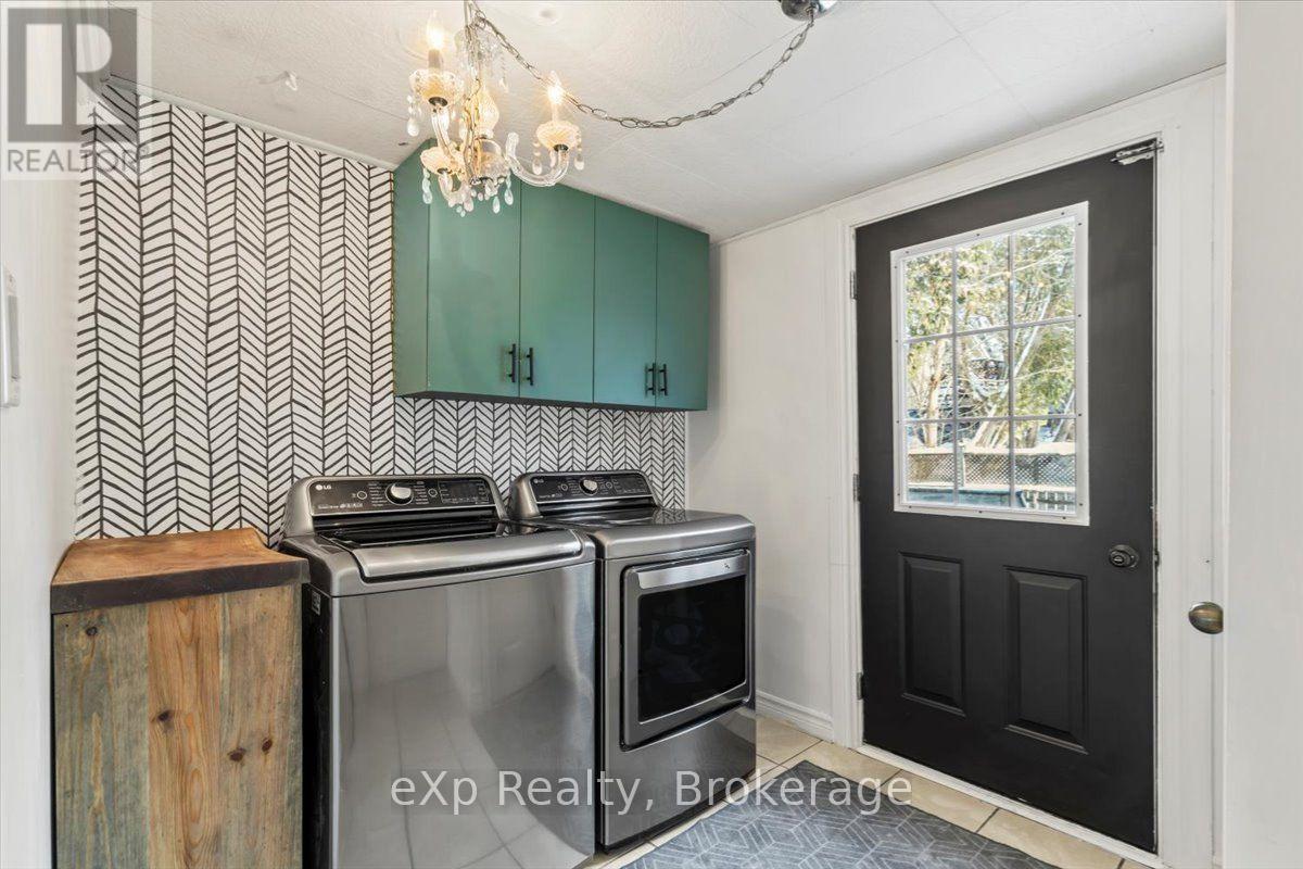 209 Garafraxa Street S, West Grey, ON - Indoor Photo Showing Laundry Room
