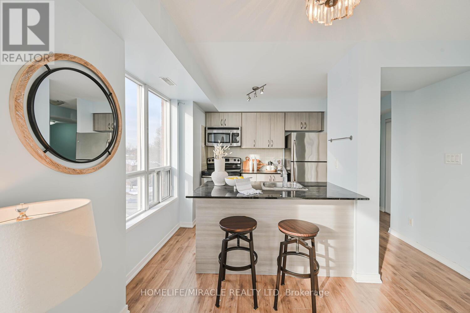 608 - 801 Sheppard Avenue W, Toronto, ON - Indoor Photo Showing Kitchen