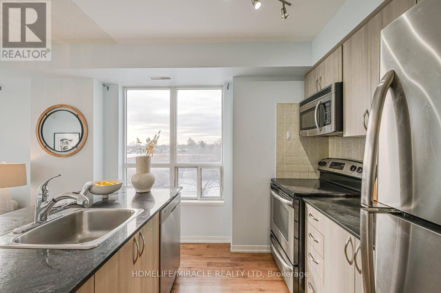 608 - 801 Sheppard Avenue W, Toronto, ON - Indoor Photo Showing Kitchen With Stainless Steel Kitchen