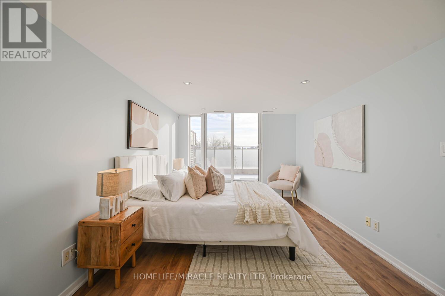 608 - 801 Sheppard Avenue W, Toronto, ON - Indoor Photo Showing Bedroom