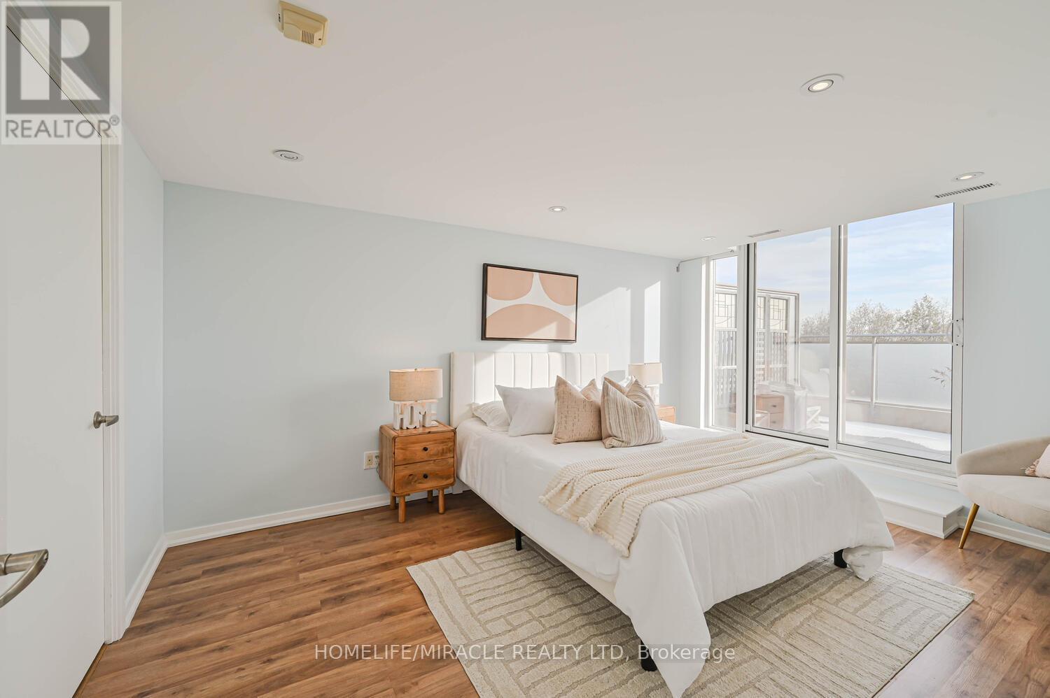 608 - 801 Sheppard Avenue W, Toronto, ON - Indoor Photo Showing Bedroom