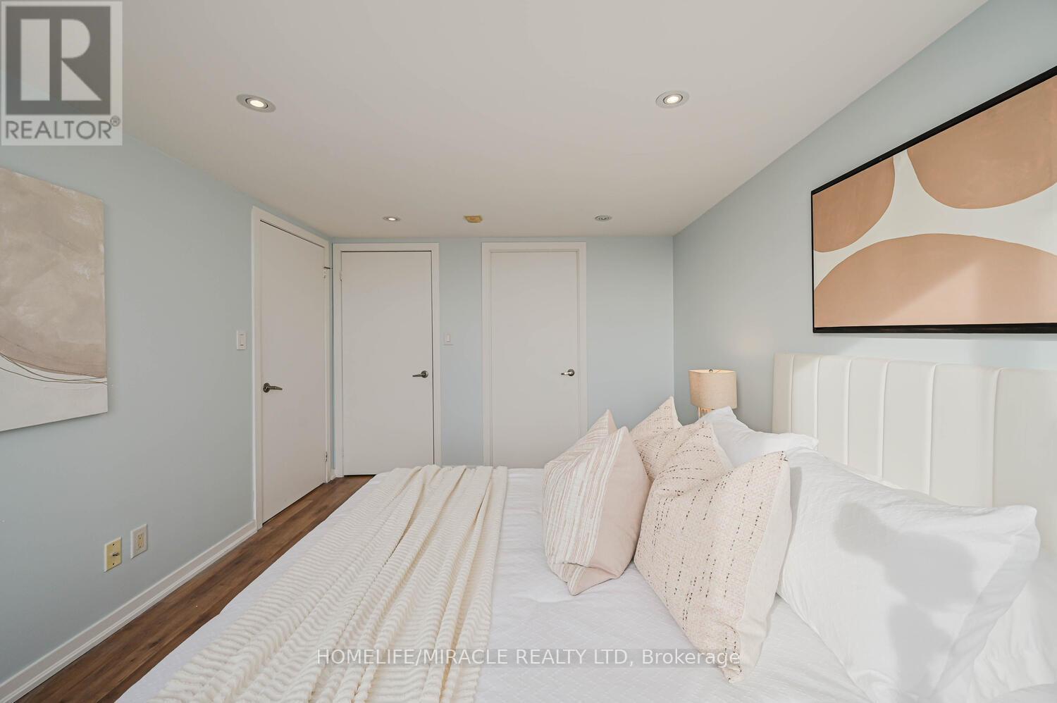 608 - 801 Sheppard Avenue W, Toronto, ON - Indoor Photo Showing Bedroom