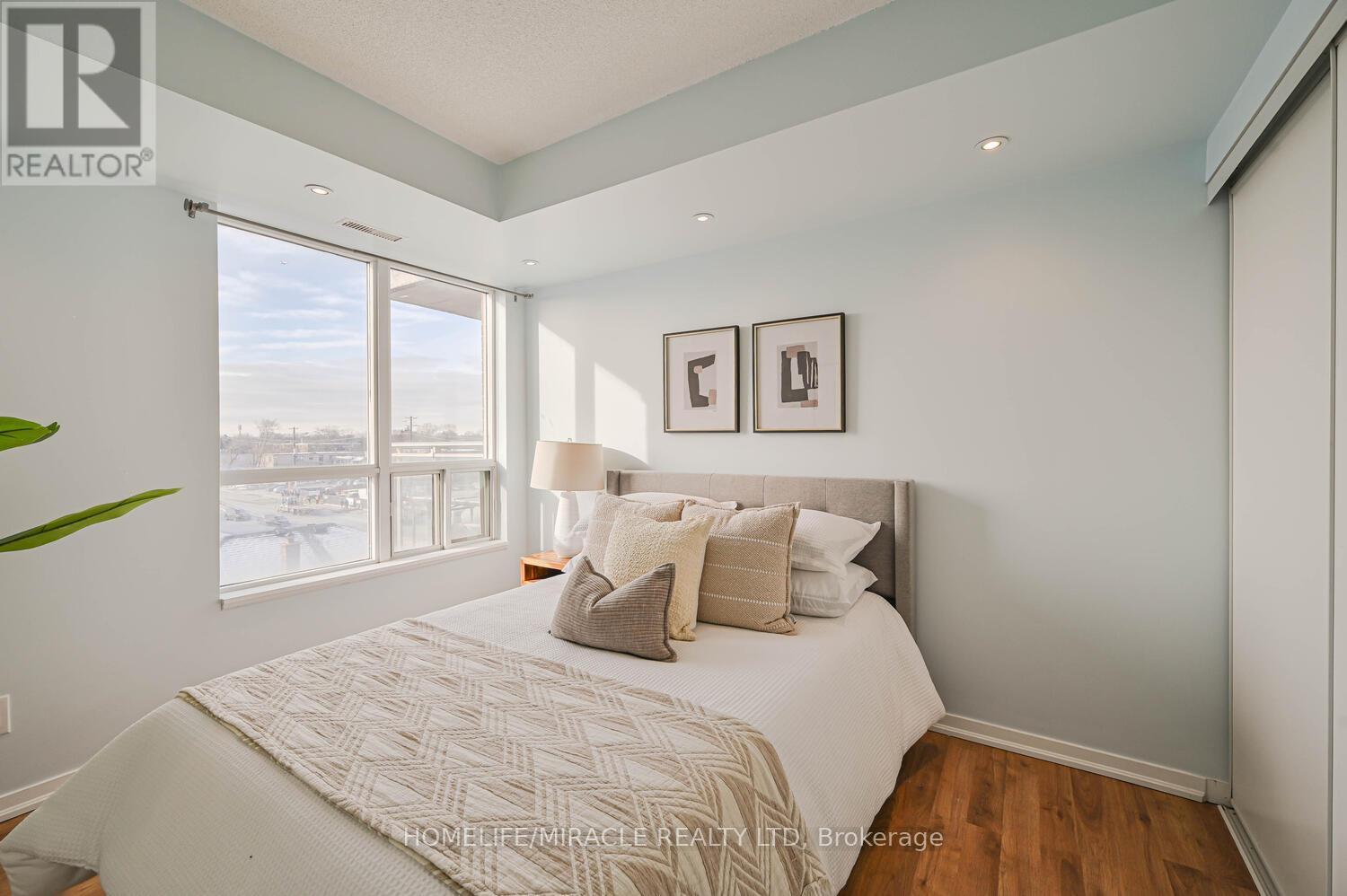 608 - 801 Sheppard Avenue W, Toronto, ON - Indoor Photo Showing Bedroom