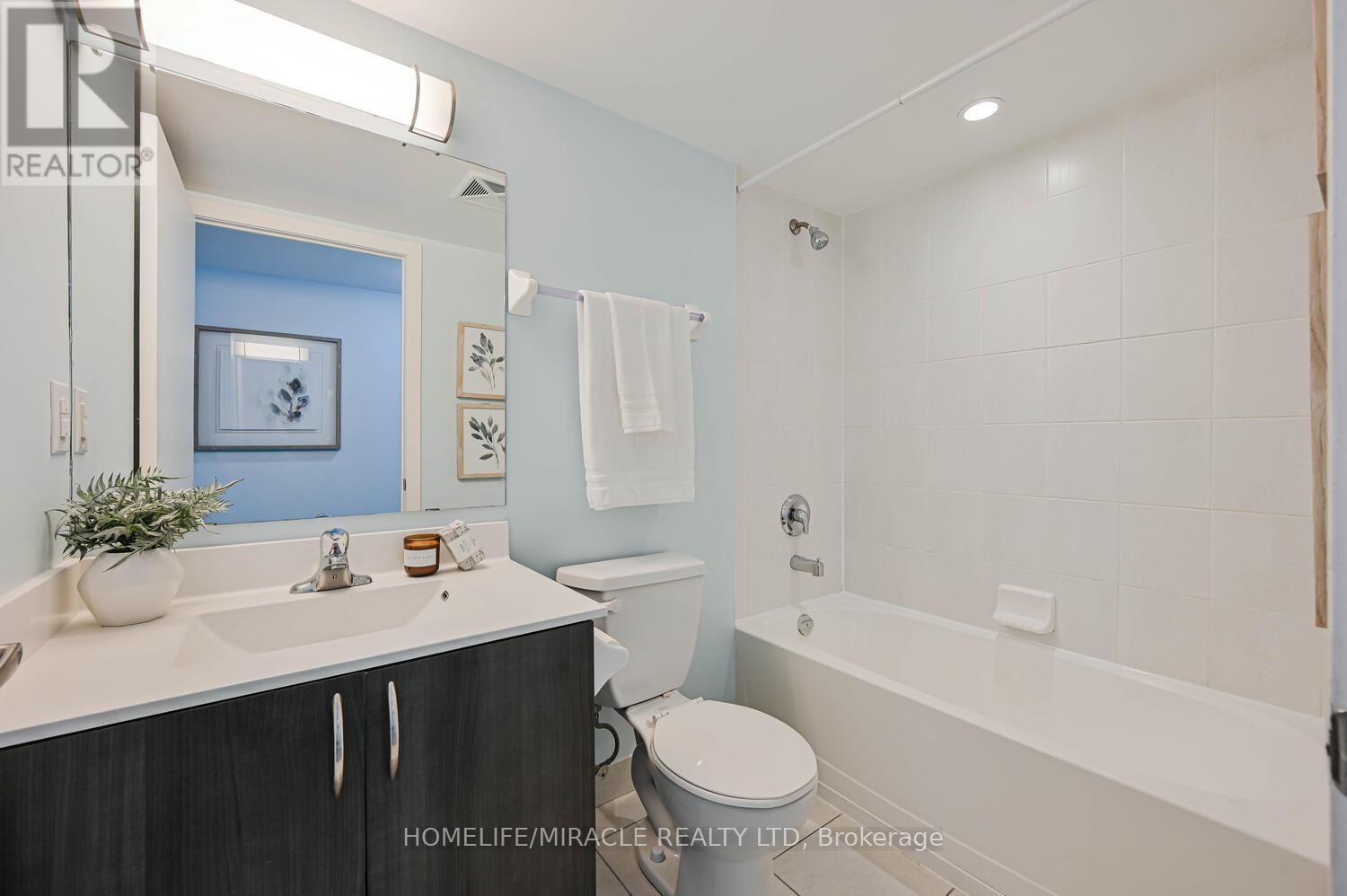608 - 801 Sheppard Avenue W, Toronto, ON - Indoor Photo Showing Bathroom
