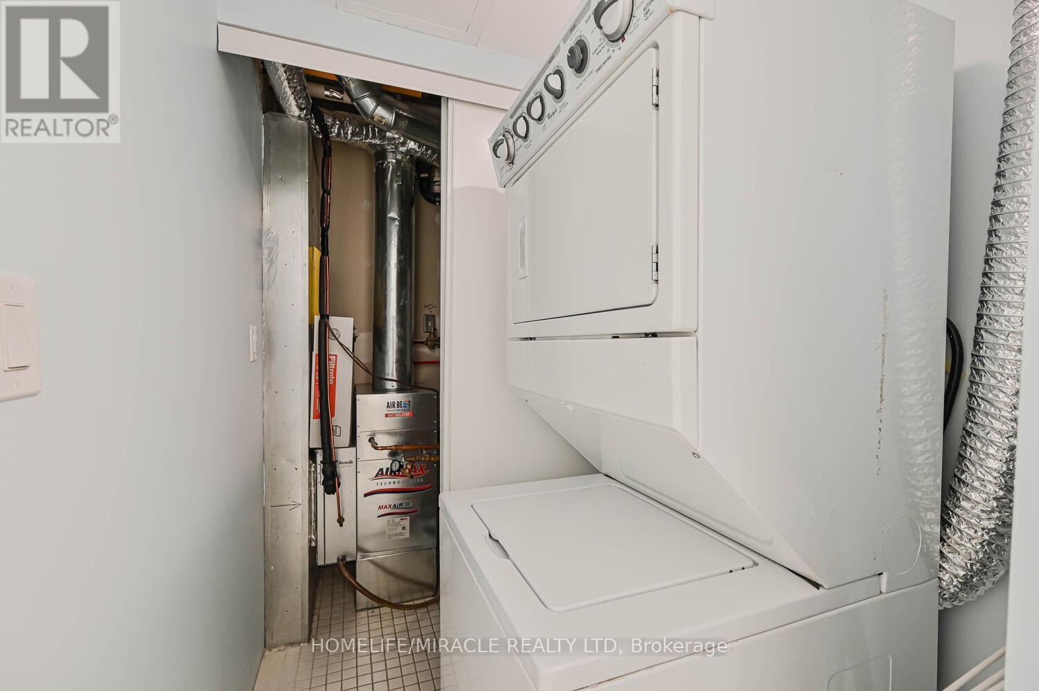 608 - 801 Sheppard Avenue W, Toronto, ON - Indoor Photo Showing Laundry Room