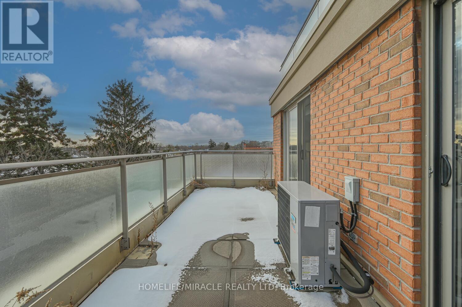 608 - 801 Sheppard Avenue W, Toronto, ON - Outdoor With Balcony With Exterior