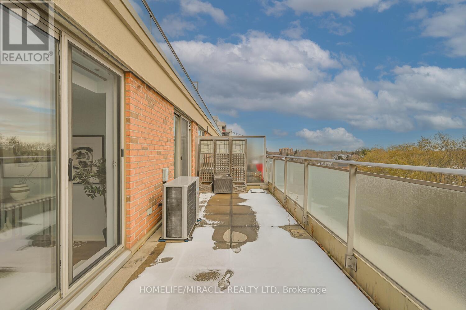 608 - 801 Sheppard Avenue W, Toronto, ON - Outdoor With Balcony