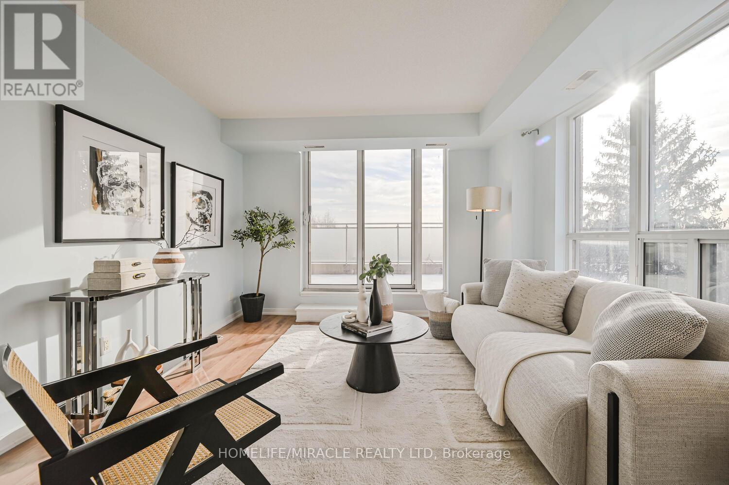 608 - 801 Sheppard Avenue W, Toronto, ON - Indoor Photo Showing Other Room