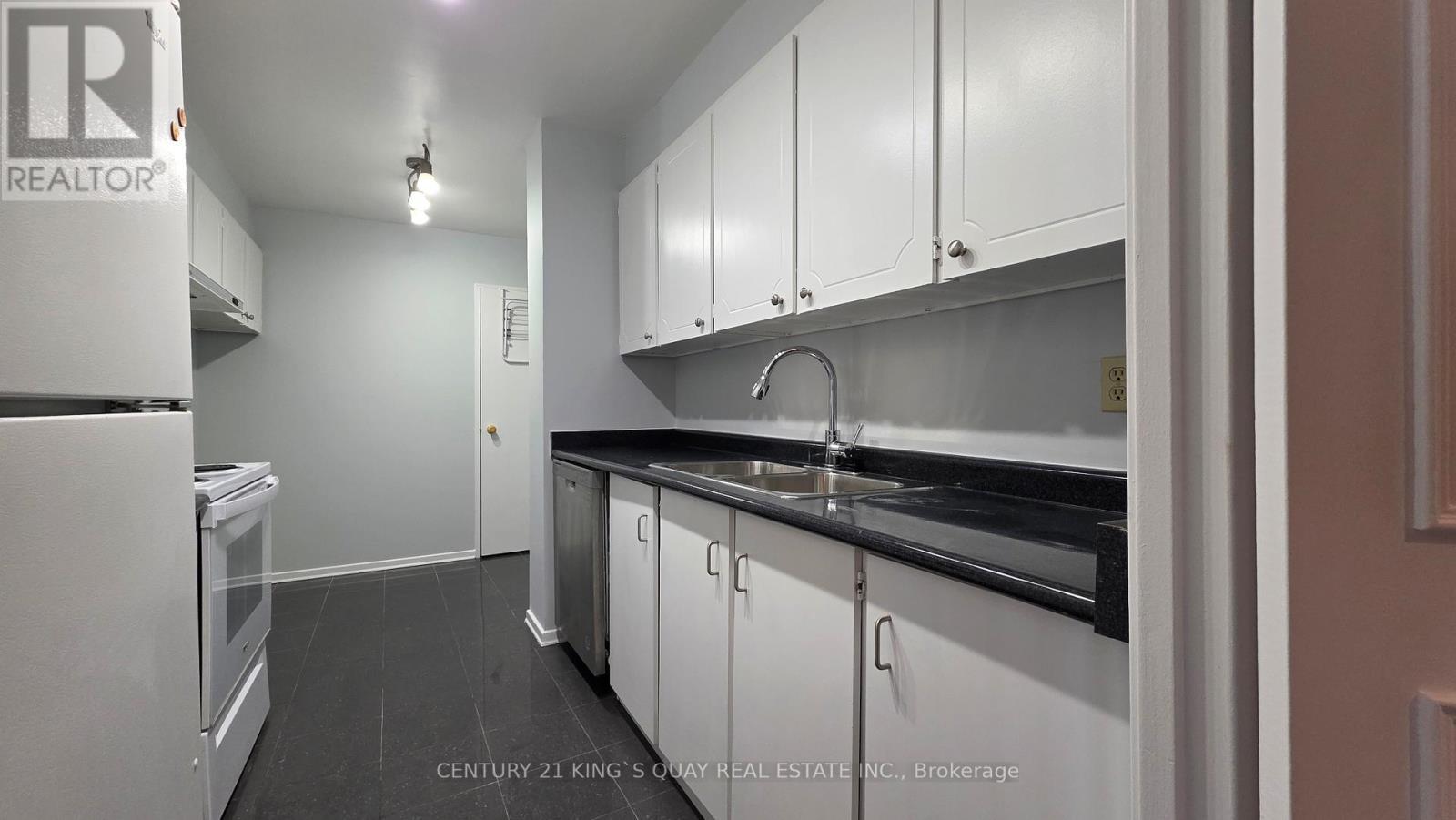 1405 - 25 Silver Springs Boulevard, Toronto, ON - Indoor Photo Showing Kitchen With Double Sink
