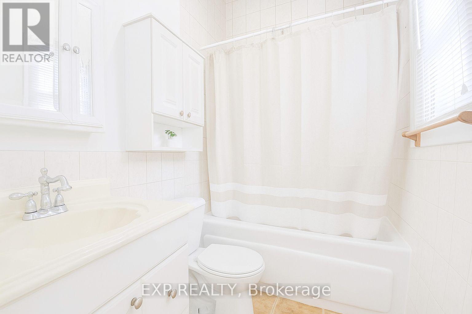 Main - 207 Gamble Avenue, Toronto, ON - Indoor Photo Showing Bathroom